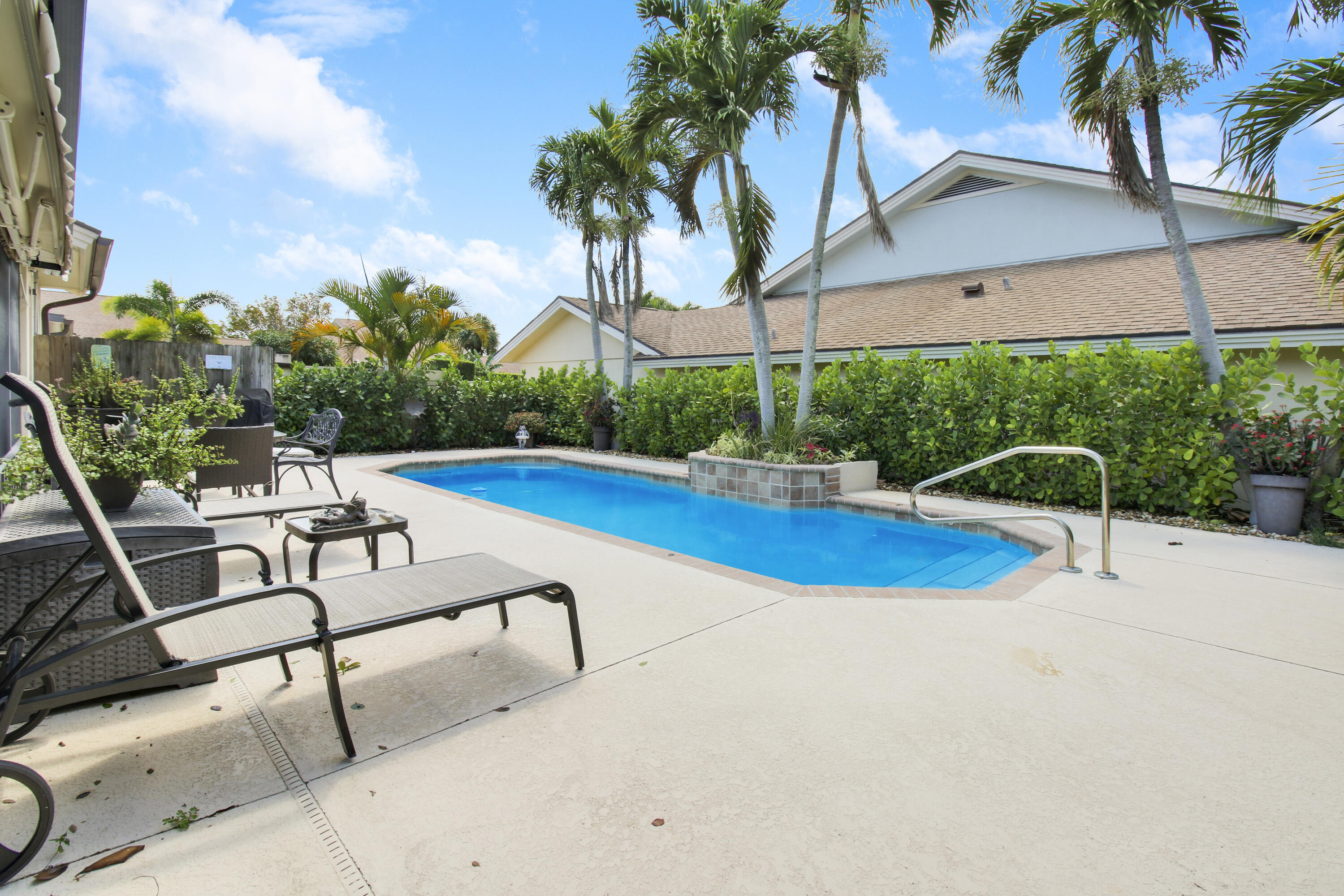 104 Harbourside Circle Jupiter, FL 33477 - Photo 32 of 41 Pool