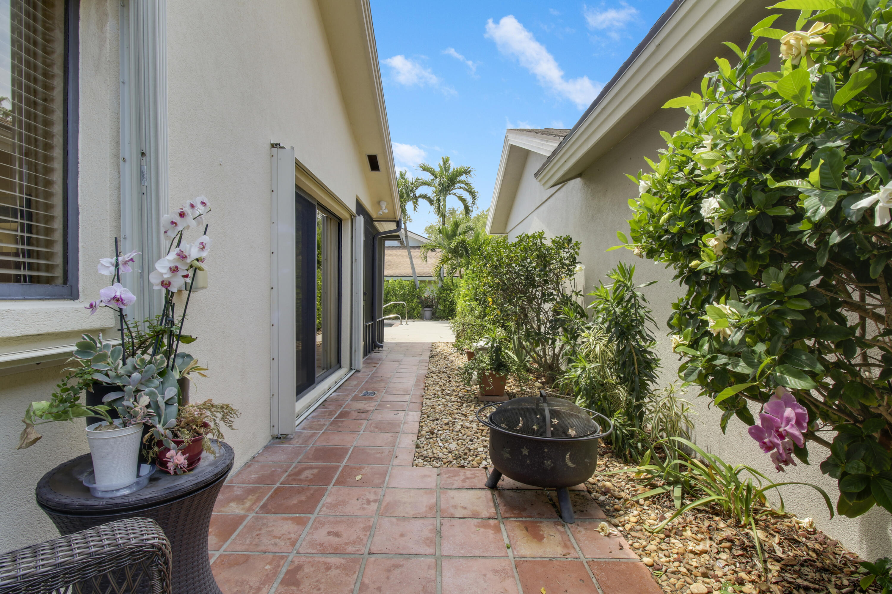 104 Harbourside Circle Jupiter, FL 33477 - Photo 6 of 41 Side Area