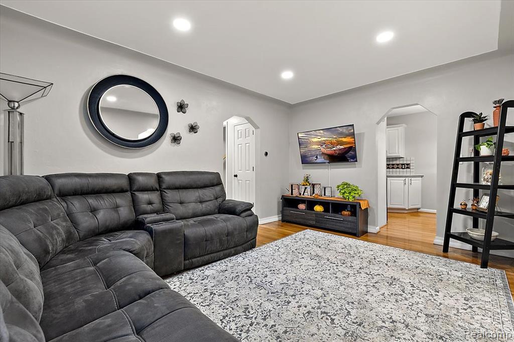 1908 Cambridge Road Berkley, MI 48072 - Photo 8 of 49
