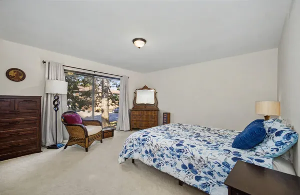 $379,900 | 863 Greenhills Drive, Ann Arbor, MI 48105