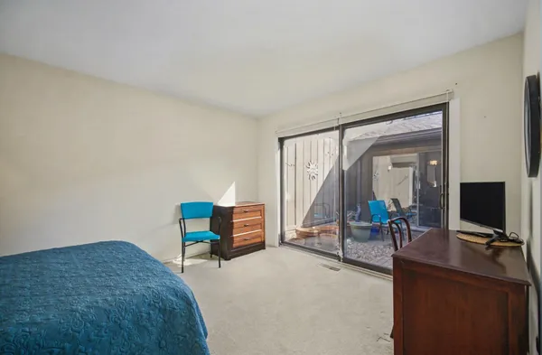 $379,900 | 863 Greenhills Drive, Ann Arbor, MI 48105