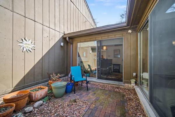 $379,900 | 863 Greenhills Drive, Ann Arbor, MI 48105