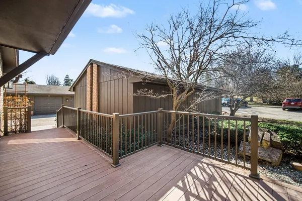 $379,900 | 863 Greenhills Drive, Ann Arbor, MI 48105