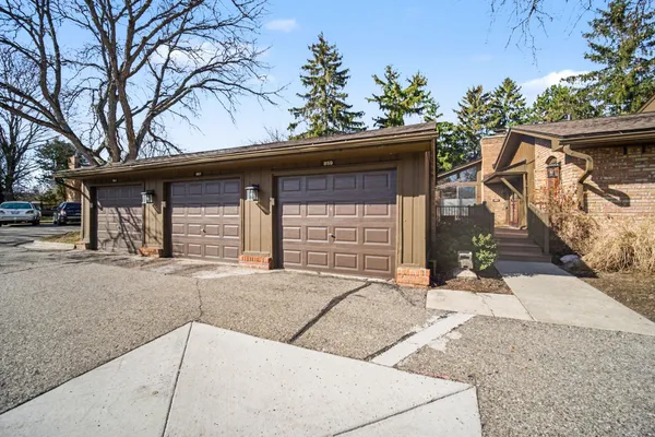 $379,900 | 863 Greenhills Drive, Ann Arbor, MI 48105