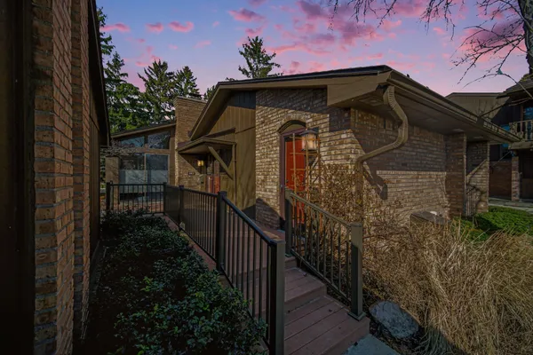 $379,900 | 863 Greenhills Drive, Ann Arbor, MI 48105