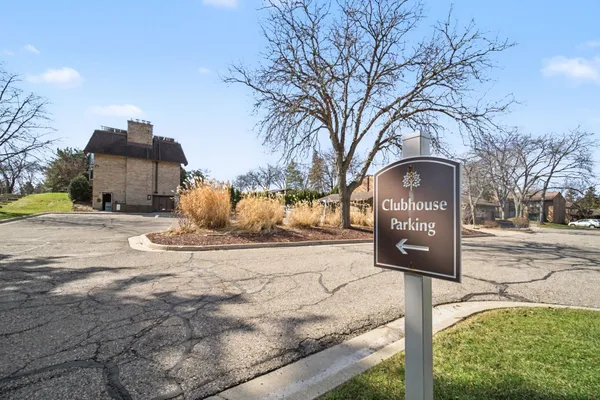 $379,900 | 863 Greenhills Drive, Ann Arbor, MI 48105