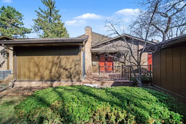 $379,900 | 863 Greenhills Drive, Ann Arbor, MI 48105