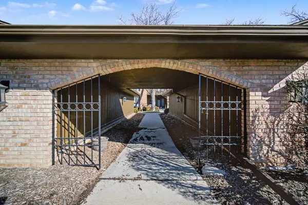 $379,900 | 863 Greenhills Drive, Ann Arbor, MI 48105