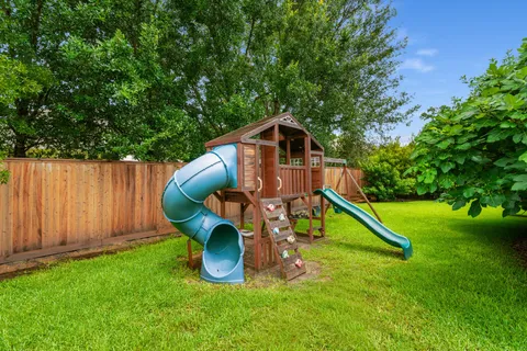 $975,000 | 10 Black Spruce Court, The Woodlands, TX 77375