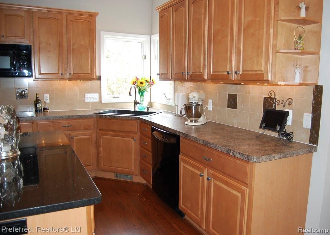 47875 Pavillon Road Canton, MI 48188 - Photo 20 of 58 Kitchen