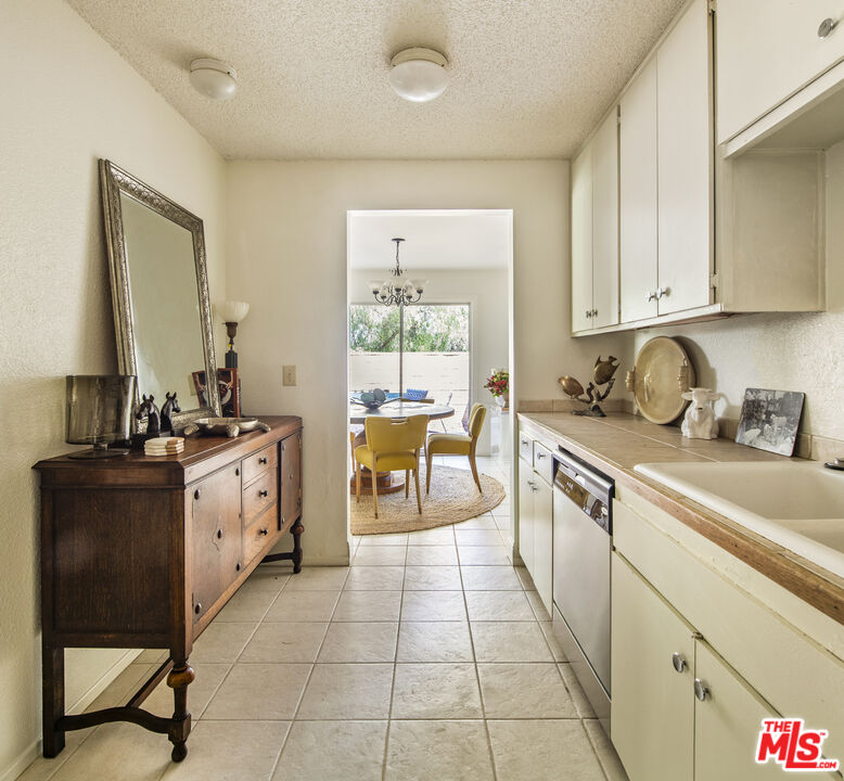 31313 The Old Road, Unit A Castaic, CA 91384 - Photo 10 of 36 Gallery Image 10
