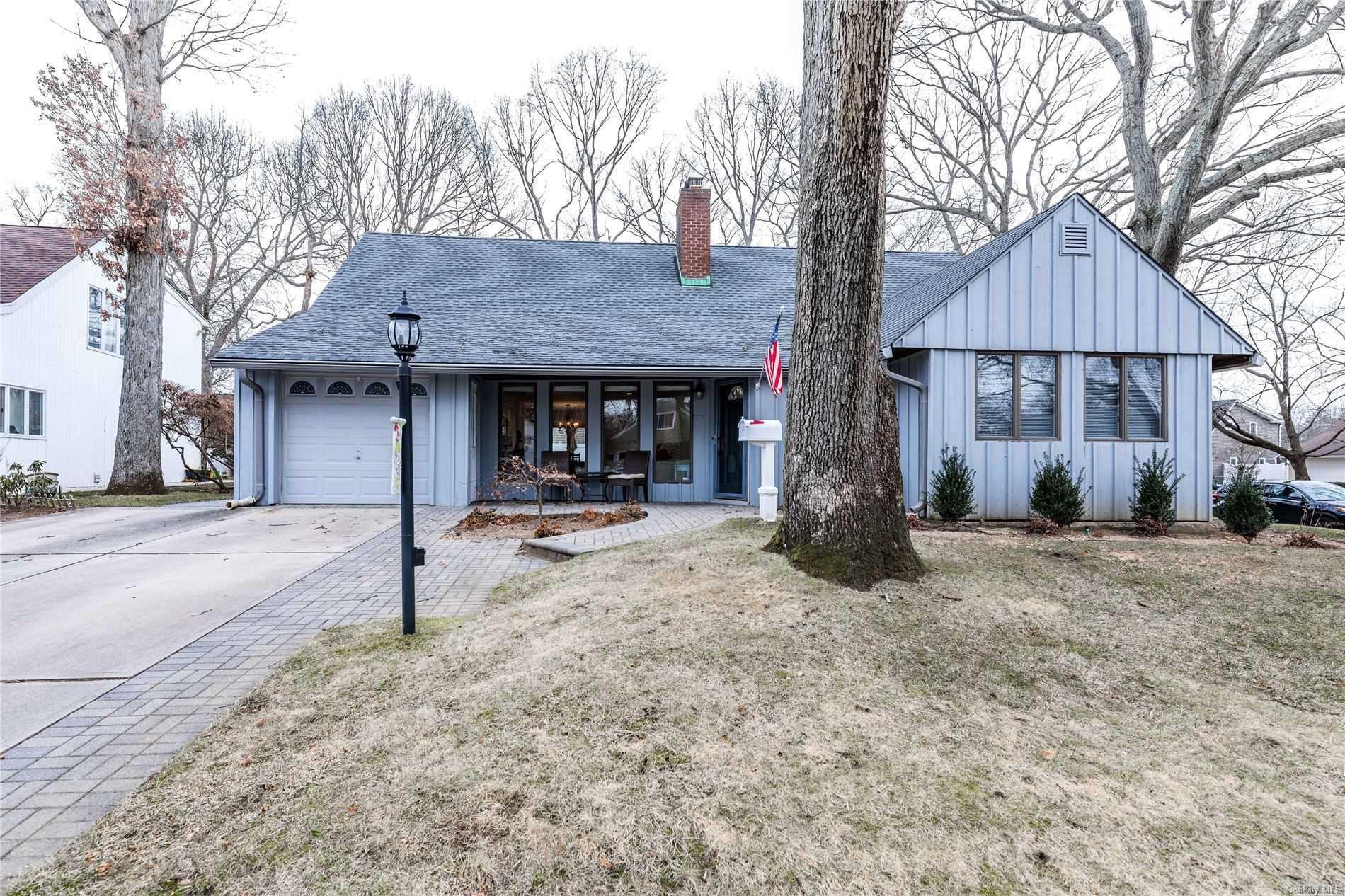 19 Copper Beech Place Merrick, NY 11566 - Photo 1 of 1