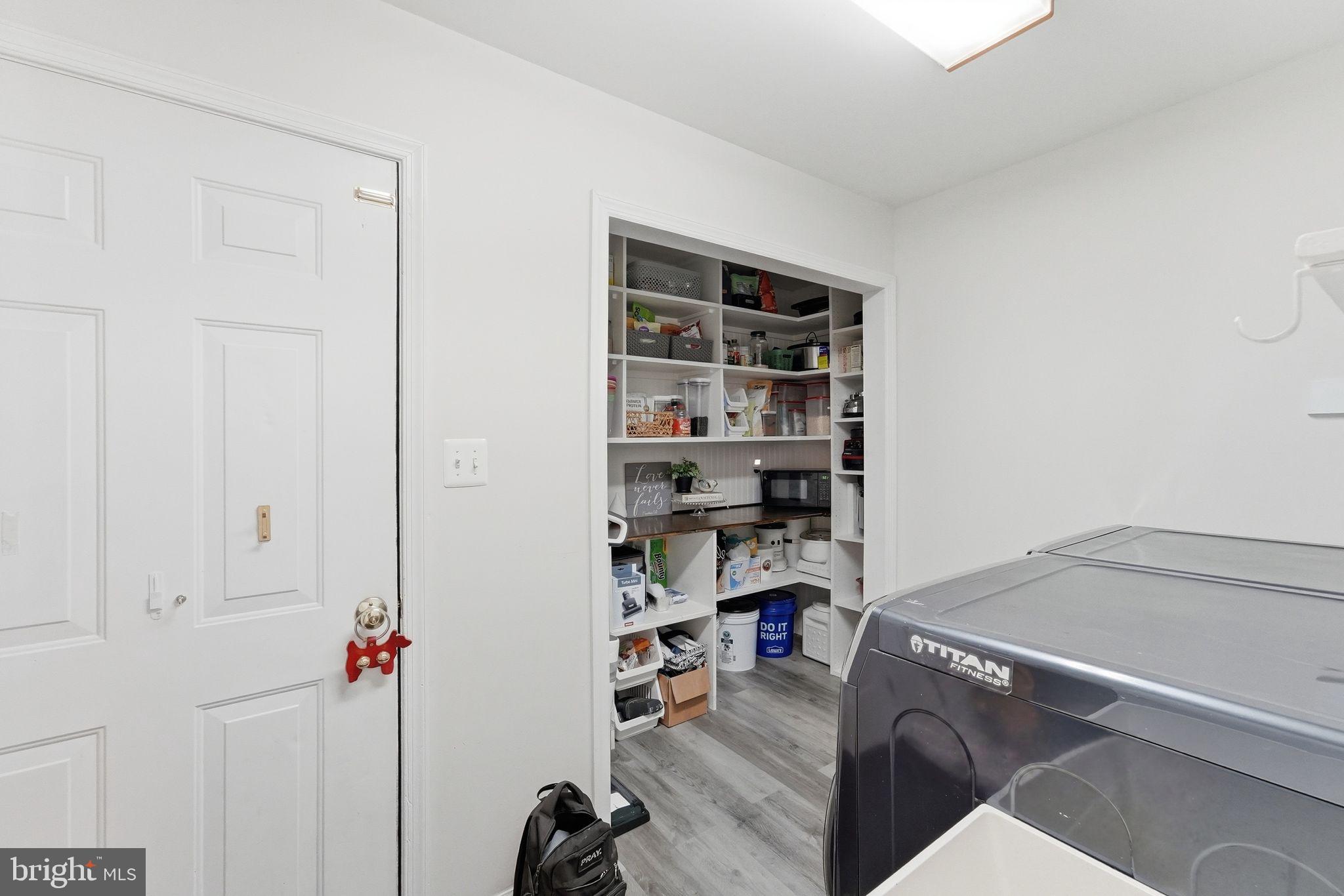 18198 Springs Road Jeffersonton, VA 22724 - Photo 26 of 80 Laundry room and Pantry