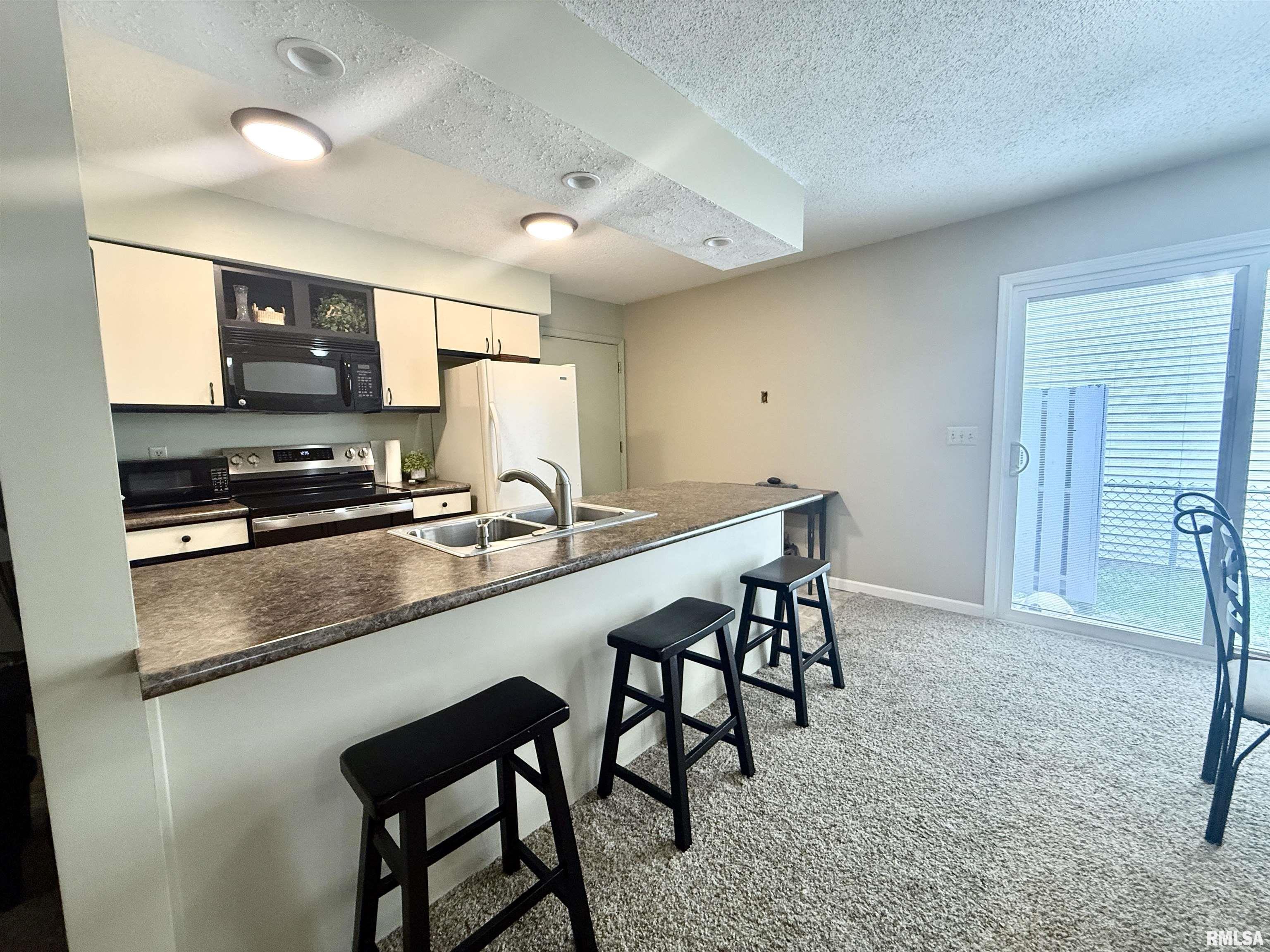 5248 Carlton Drive Springfield, IL 62703 - Photo 8 of 17