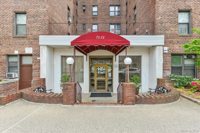 $270,000 | 71-11 Yellowstone Boulevard, Unit 4A | Forest Hills