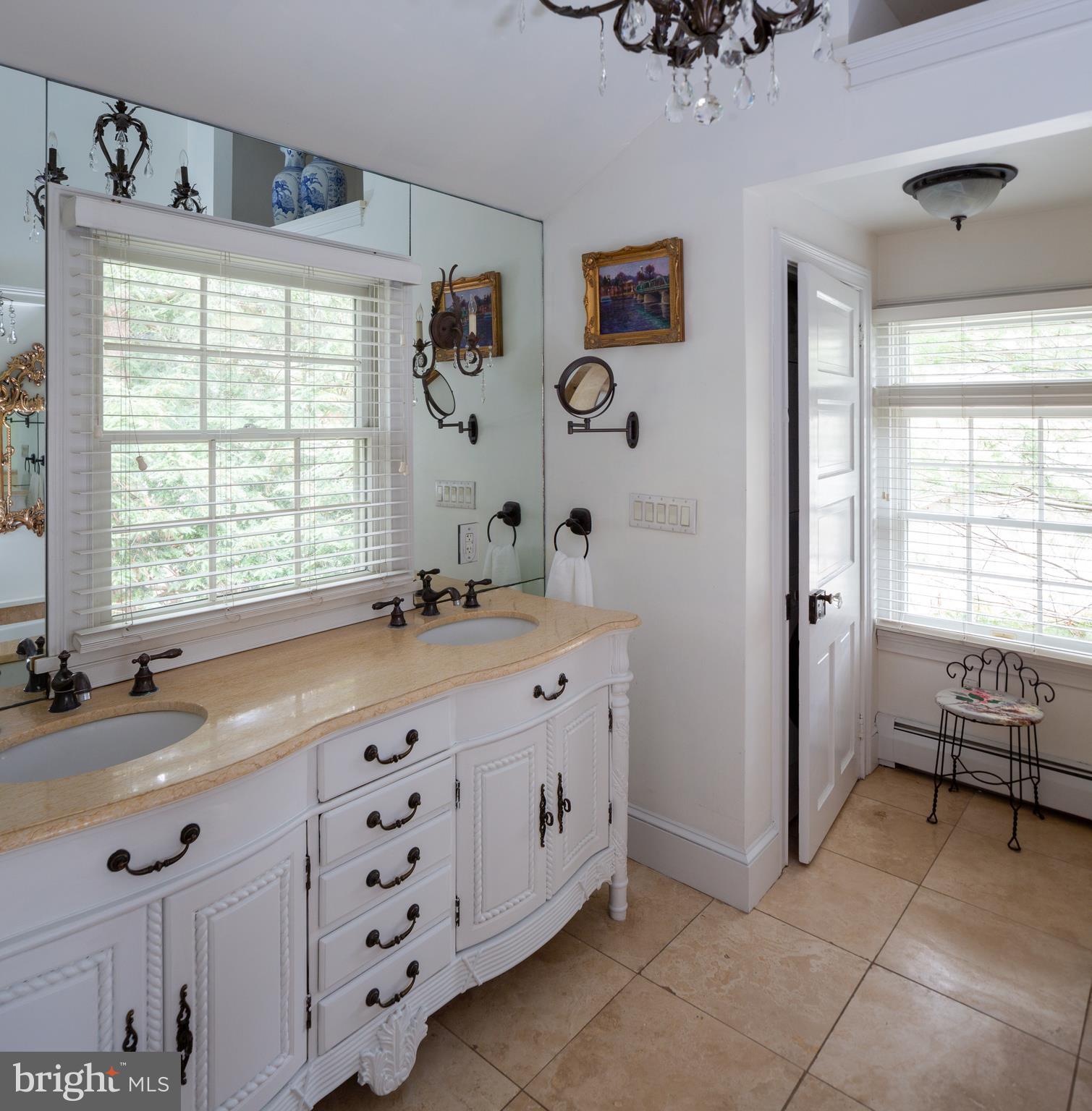 94 Old York Road New Hope, PA 18938 - Photo 21 of 34 Mater Suite Bathroom