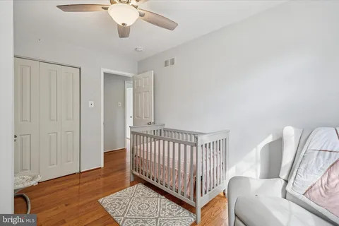 a view of livingroom with furniture