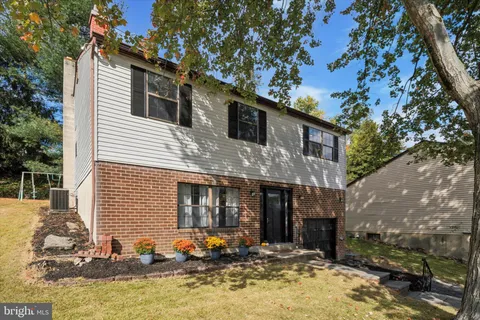 a backyard of house with yard and outdoor seating