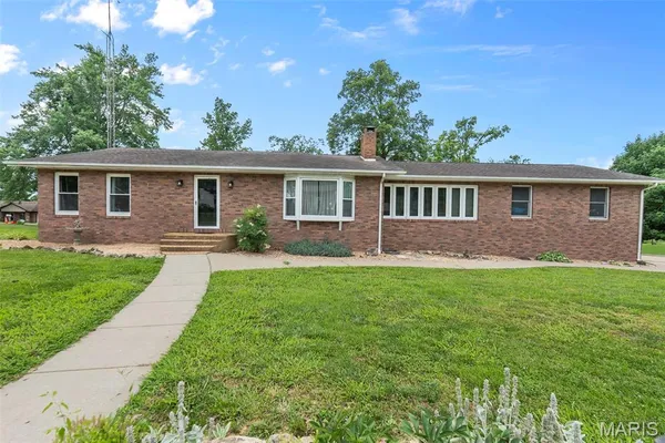 $295,000 | 815 Ridge Drive, Perryville, MO 63775