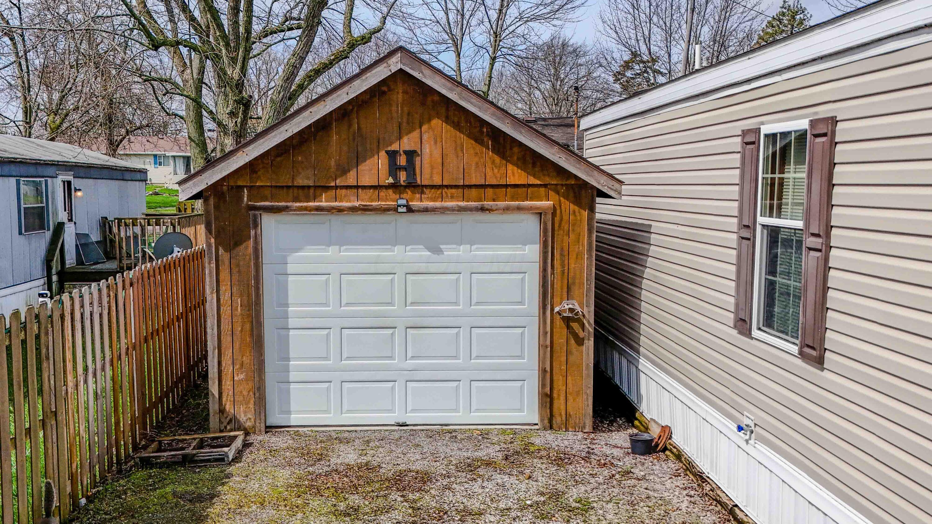 11407 Kickapoo Path Lakeview, OH 43331 - Photo 4 of 22 Garage