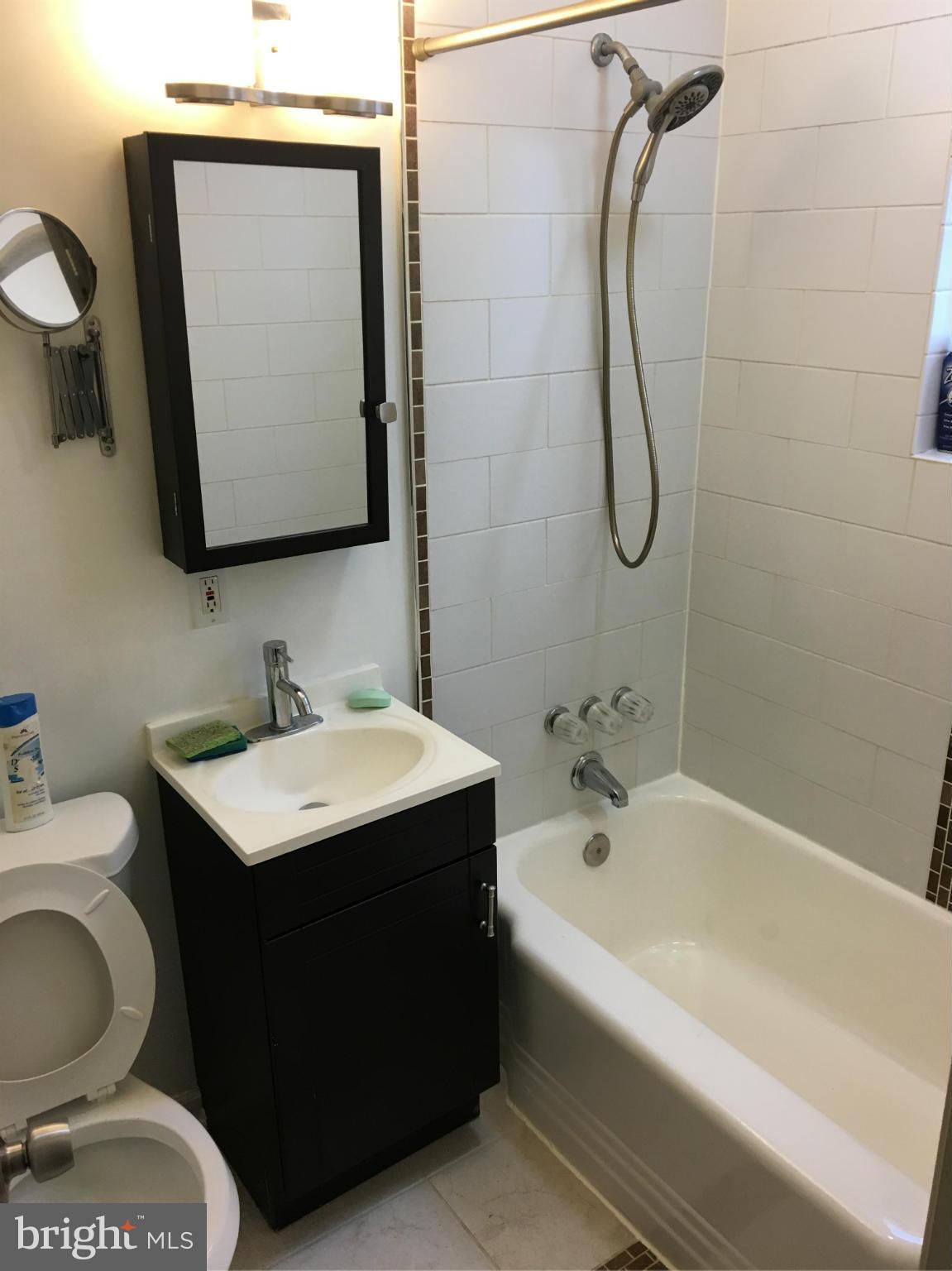 5039 Benning Road Southeast Washington, DC 20019 - Photo 10 of 23 Bath (1st Floor)