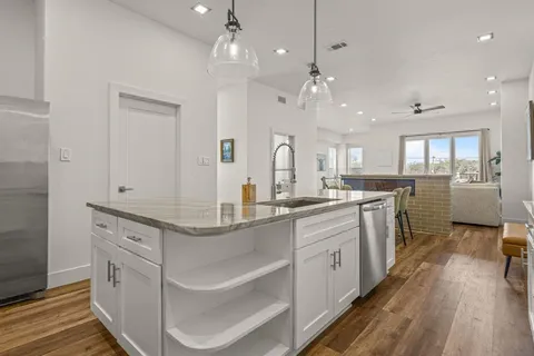 $650,000 | 500 West Sanford Street, Arlington, TX 76011