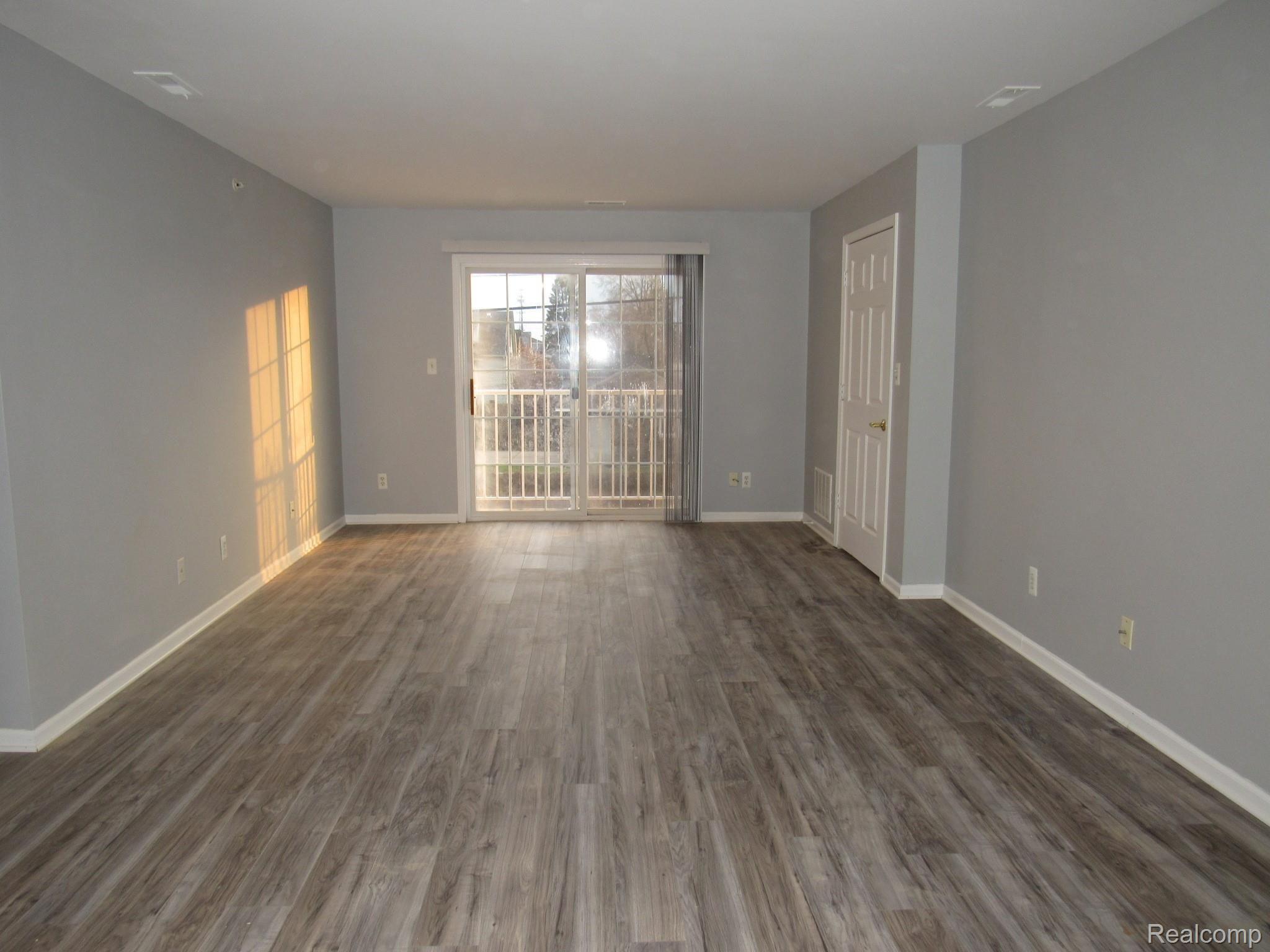 1125 Eureka Road, Unit 203 Wyandotte, MI 48192 - Photo 6 of 17 1125 EUREKA #203