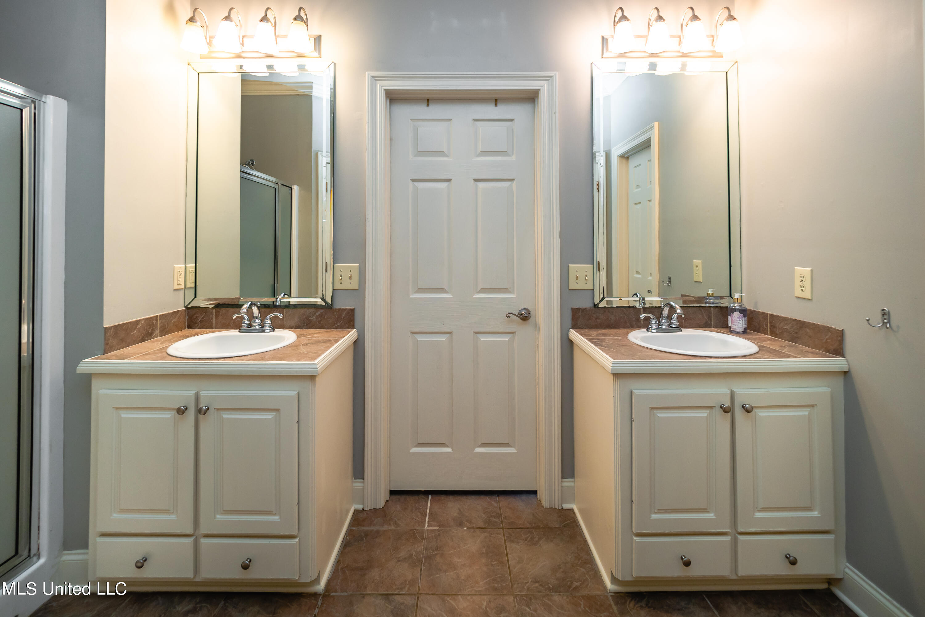 146 Copper Ridge Lane Florence, MS 39073 - Photo 16 of 26 Double Vanities in Master Bathroom