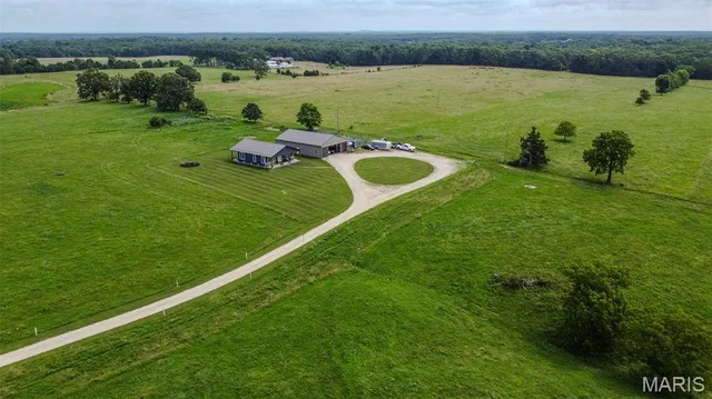 $949,000 | 20372 County Road 6380, Edgar Springs, MO 65462