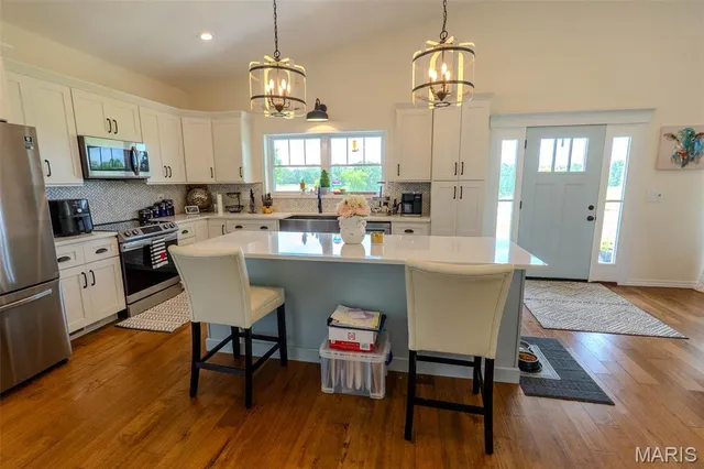 $949,000 | 20372 County Road 6380, Edgar Springs, MO 65462