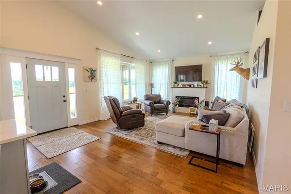 $949,000 | 20372 County Road 6380, Edgar Springs, MO 65462