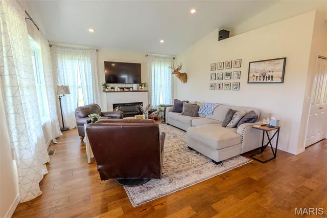 $949,000 | 20372 County Road 6380, Edgar Springs, MO 65462