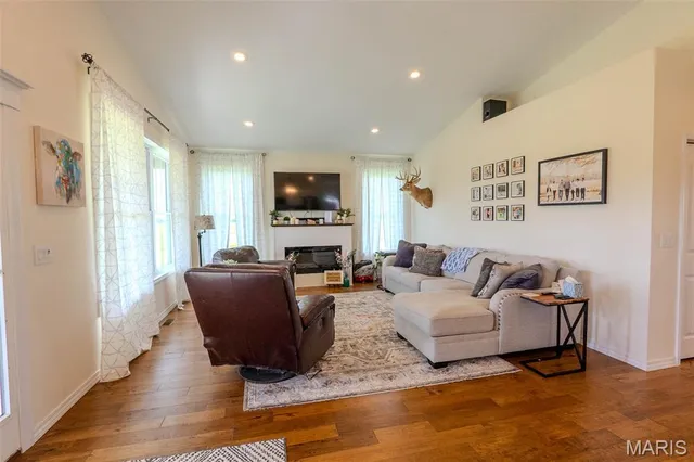 $949,000 | 20372 County Road 6380, Edgar Springs, MO 65462