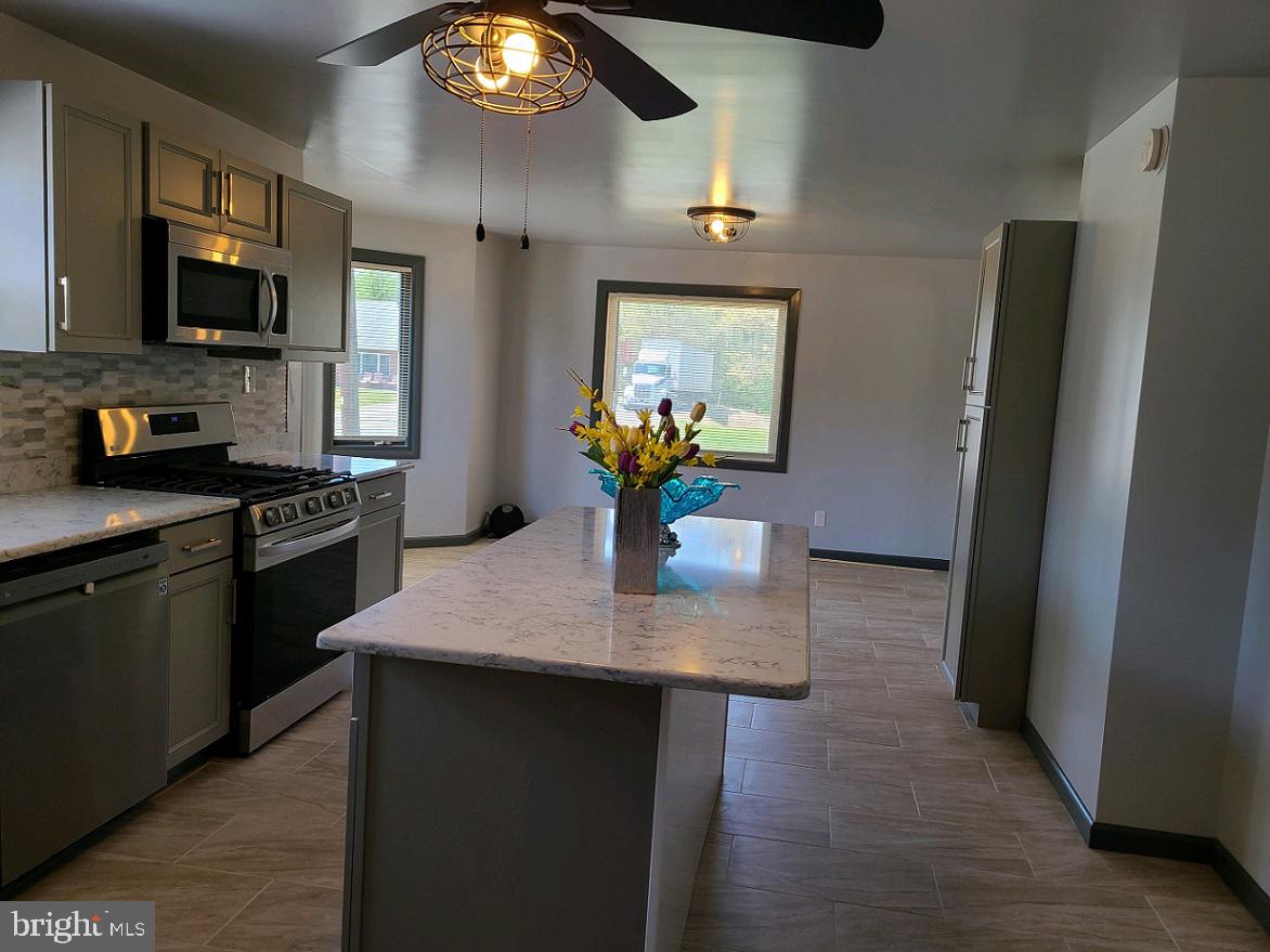 333 Broad Street Carneys Point, NJ 08069 - Photo 15 of 44 Kitchen