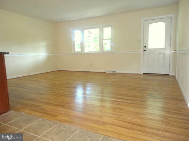 6192 Sumerduck Road Remington, VA 22734 - Photo 7 of 24 Living Room