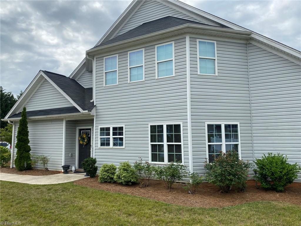 3509 Pebblestone Lane High Point, NC 27265 - Photo 4 of 35 Gallery Image 4