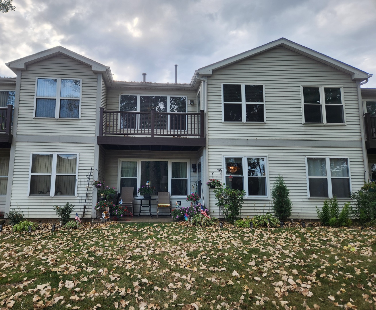 1013 Saxon Court, Unit B Elgin, IL 60120 - Photo 15 of 17 a front view of a house with garden