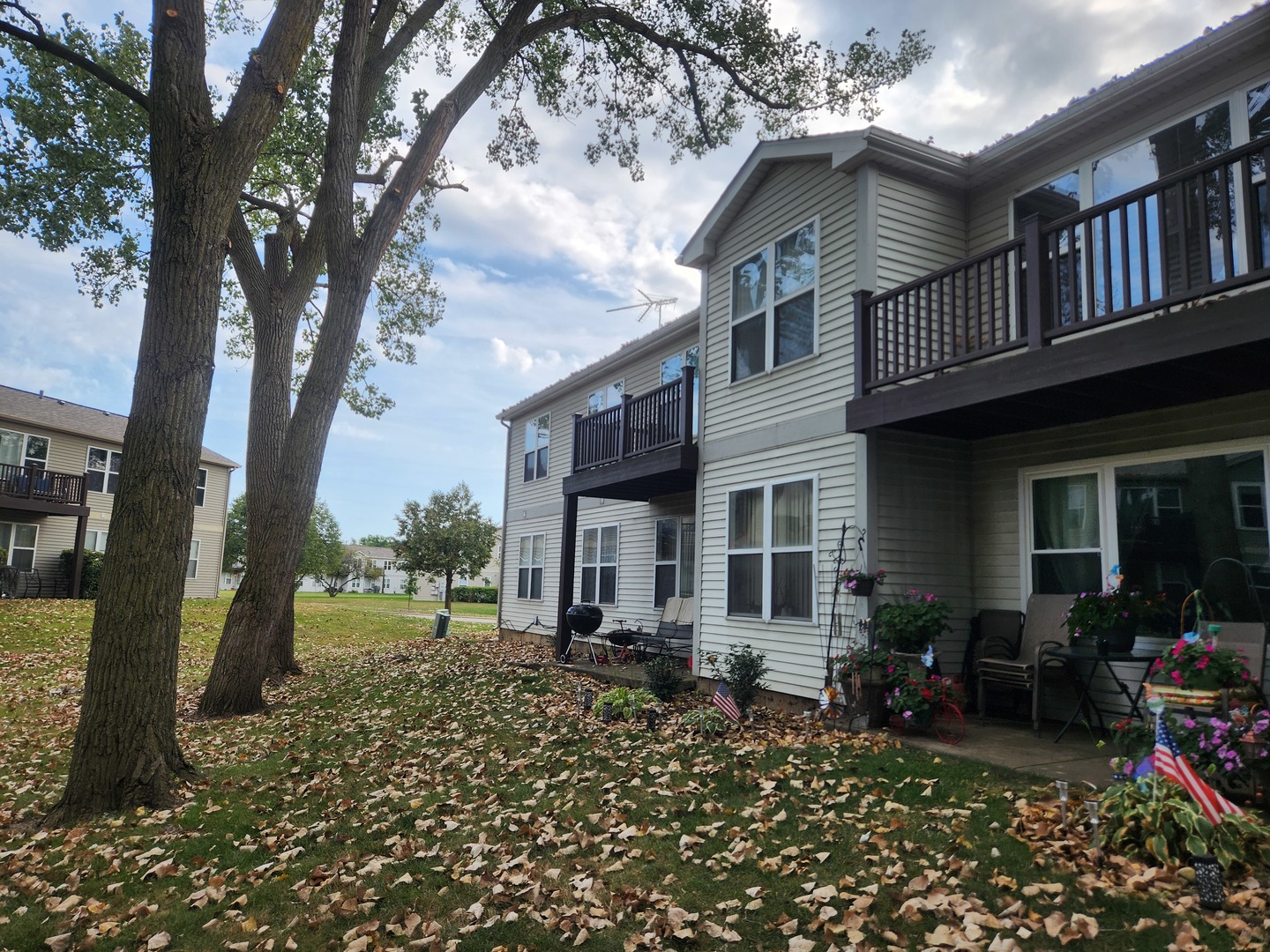 1013 Saxon Court, Unit B Elgin, IL 60120 - Photo 16 of 17 a backyard of a house with outdoor seating