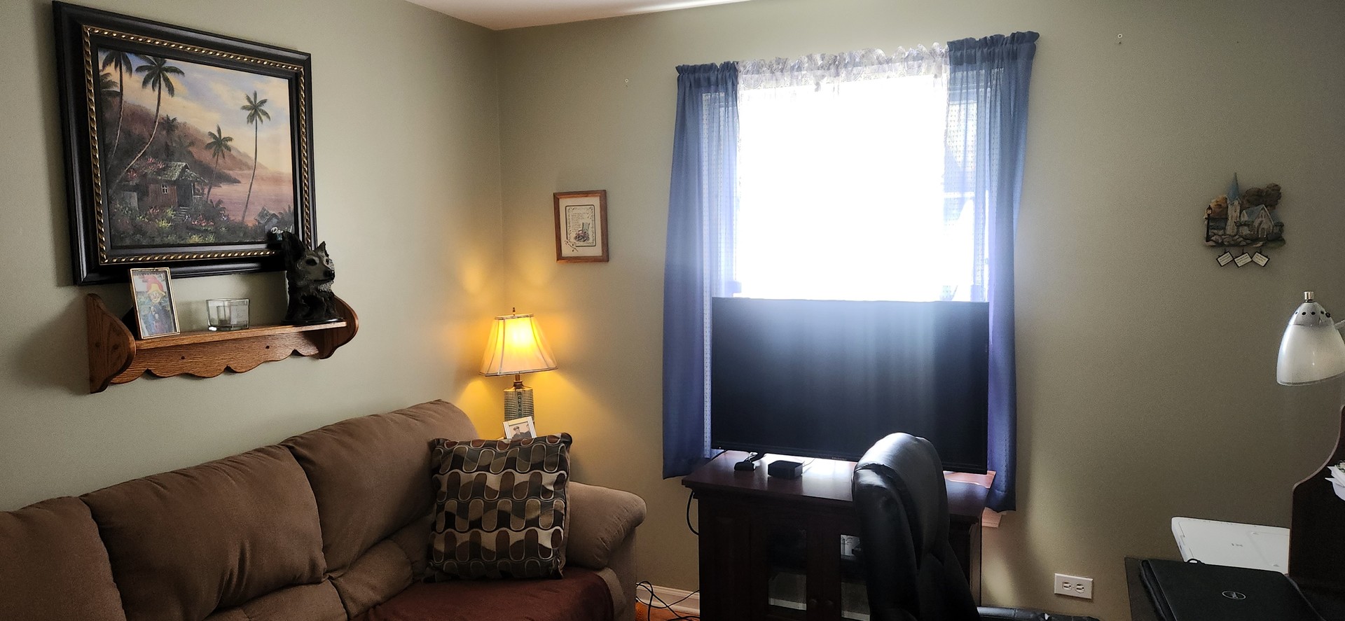 1013 Saxon Court, Unit B Elgin, IL 60120 - Photo 10 of 17 a room with furniture and a window