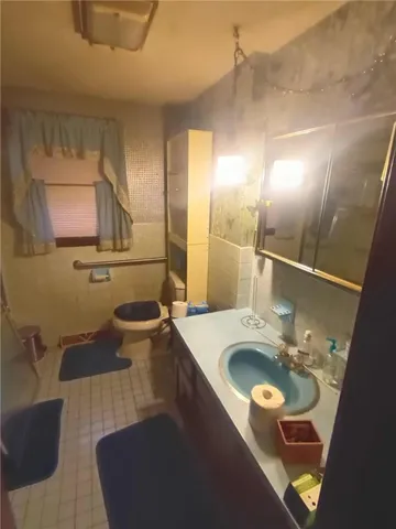 $400,000 | 220 West Street, West Warwick, RI 02893