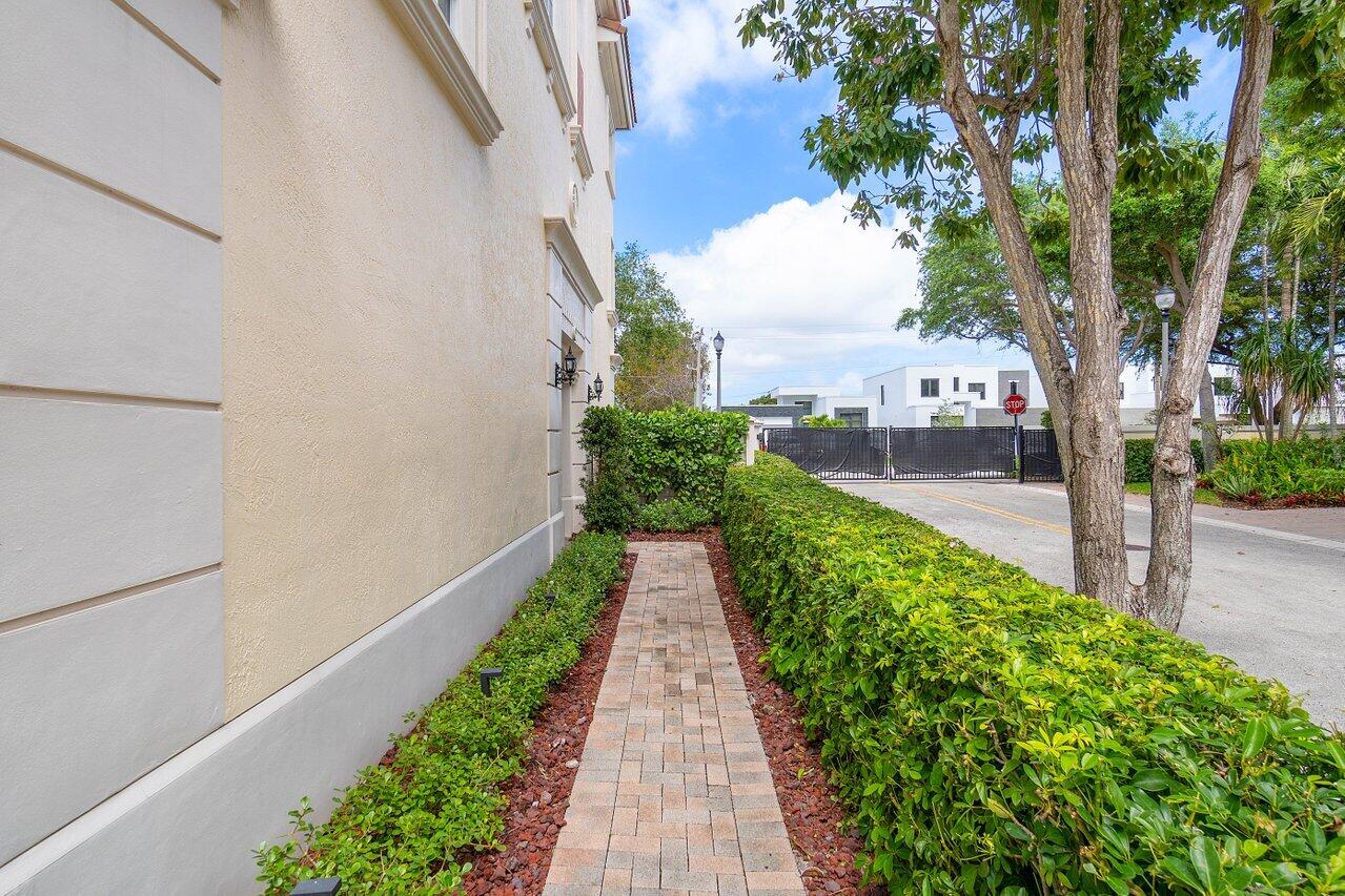 5795 Northeast Verde Circle Boca Raton, FL 33487 - Photo 5 of 52 005-5795NortheastVerdeCircle-BocaRaton-F