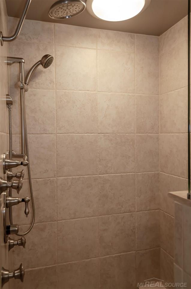 692 Canterbury Road Grosse Pointe Woods, MI 48236 - Photo 40 of 65
