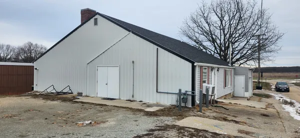 a view of a backyard space