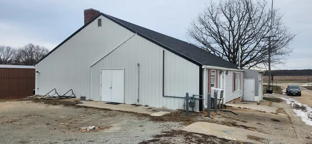 a view of a backyard space