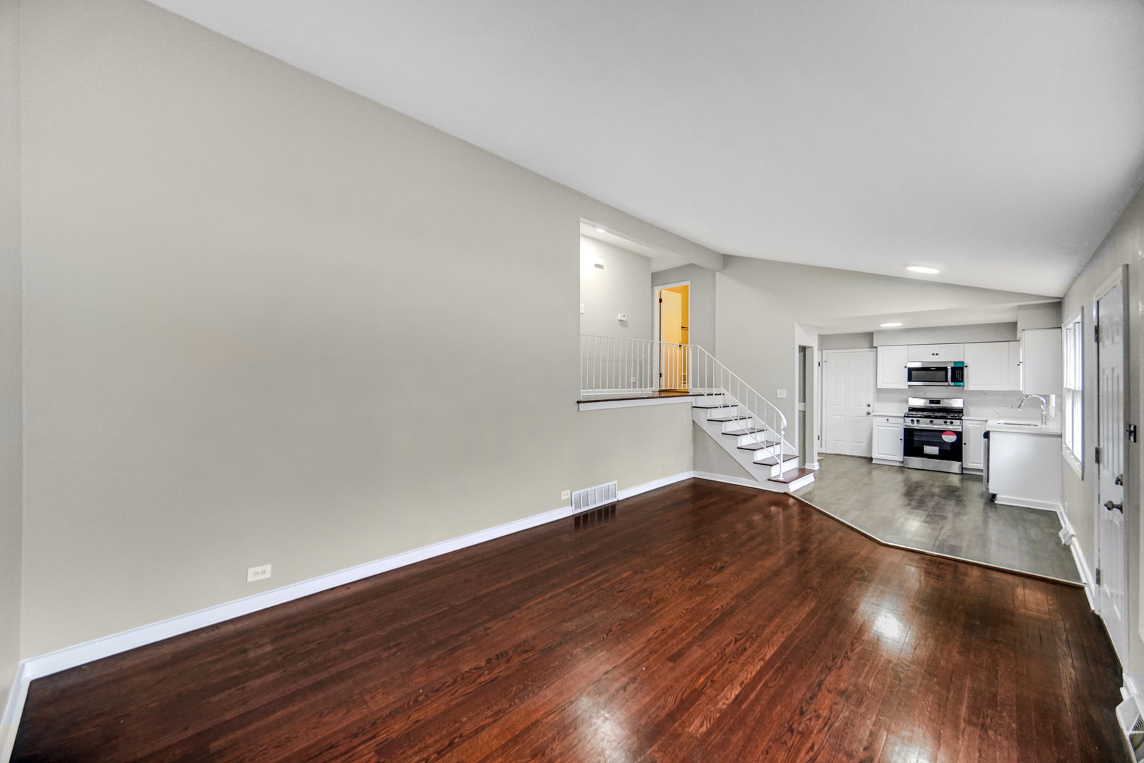 284 Holbrook Road Chicago Heights, IL 60411 - Photo 5 of 24 Gallery Image 5