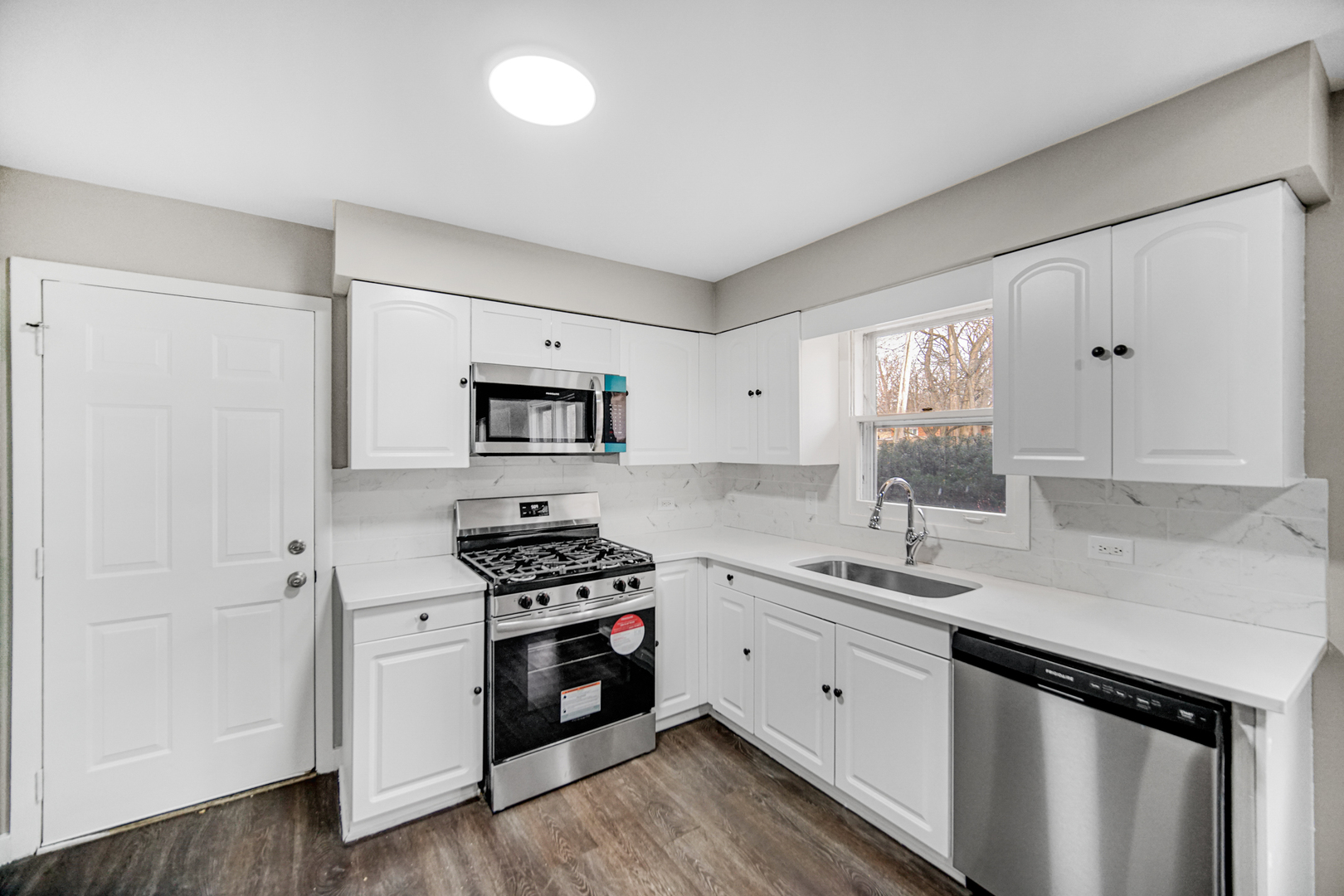 284 Holbrook Road Chicago Heights, IL 60411 - Photo 6 of 24 Gallery Image 6