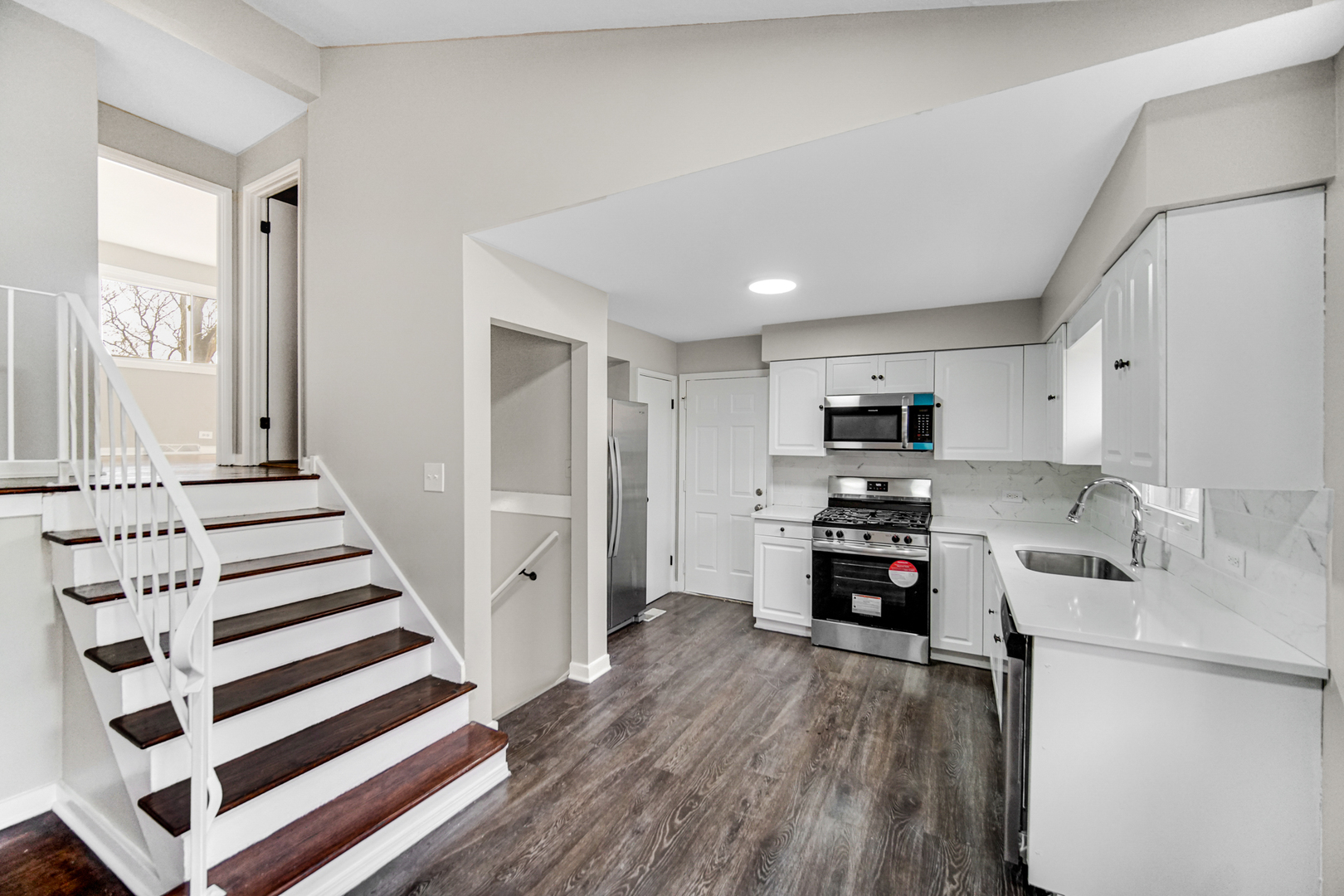 284 Holbrook Road Chicago Heights, IL 60411 - Photo 8 of 24 Gallery Image 8