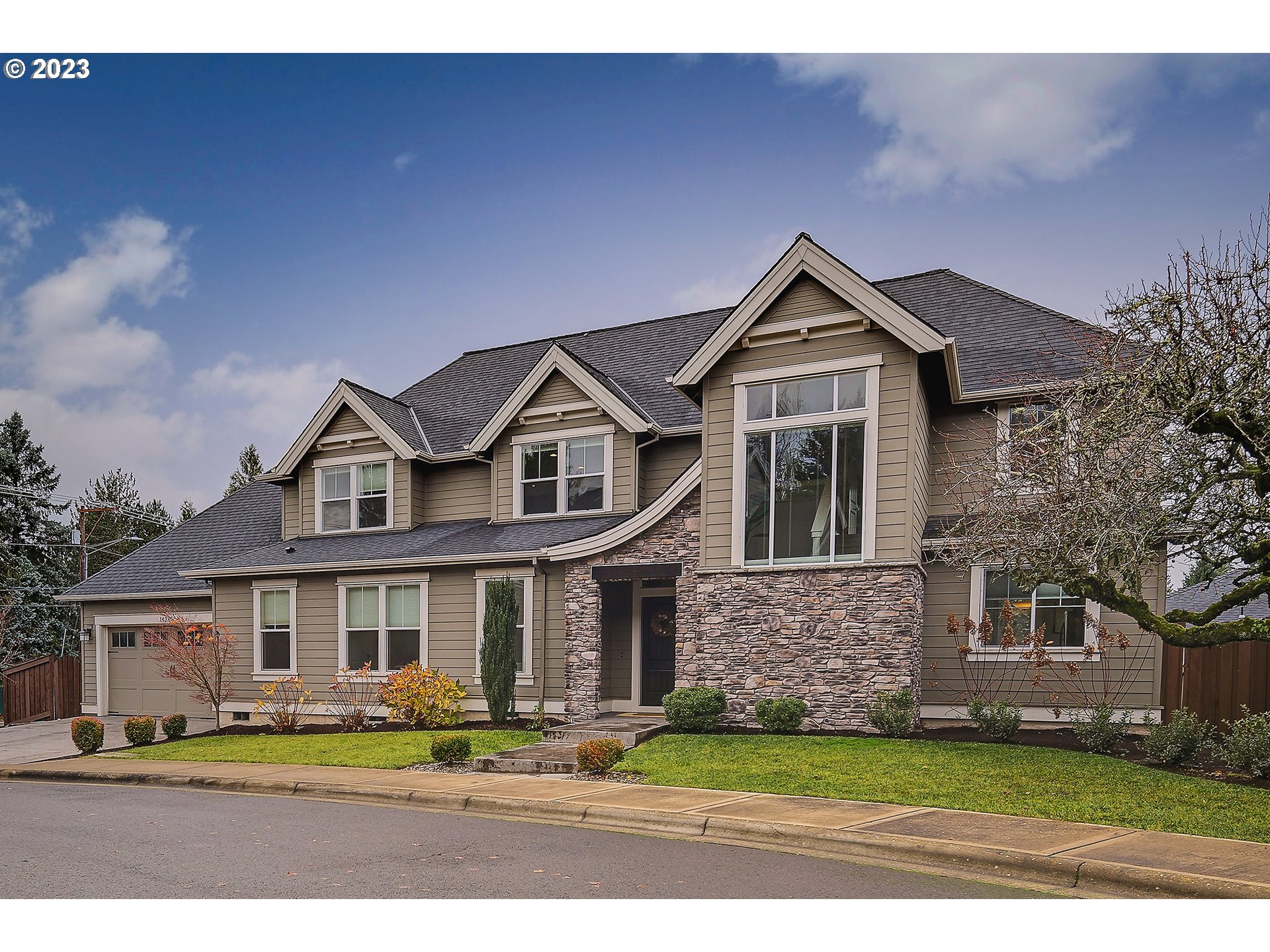 14385 Southwest Azalea Place Portland, OR 97224 - Photo 1 of 29 Gallery Image 1