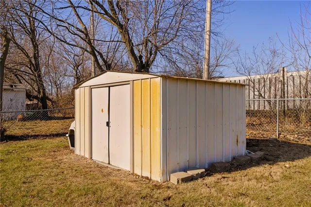 $250,000 | 816 Northeast Pollard Street, Lee's Summit, MO 64086