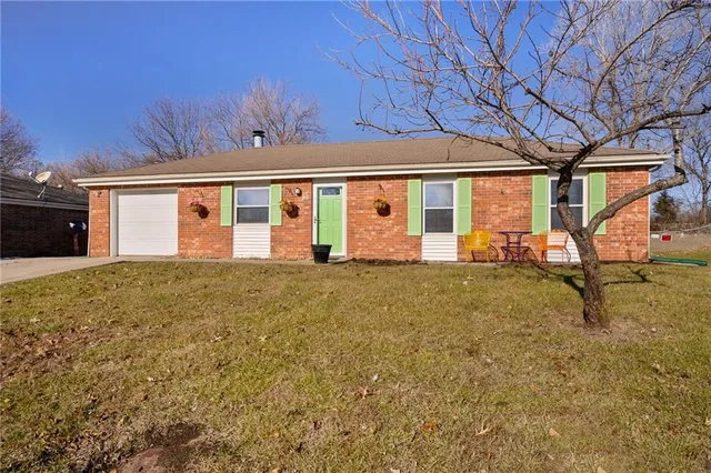 $250,000 | 816 Northeast Pollard Street, Lee's Summit, MO 64086